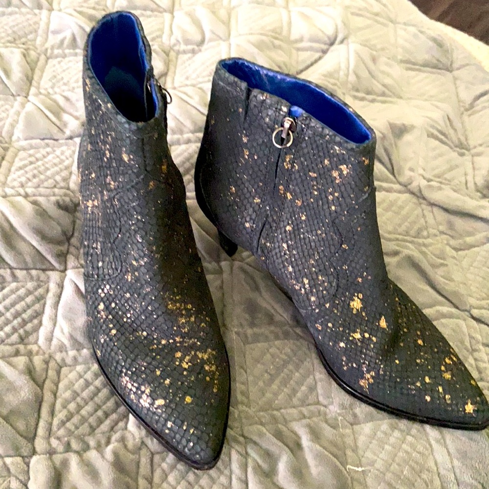 Navy with gold Valentina Rangoni 6.5